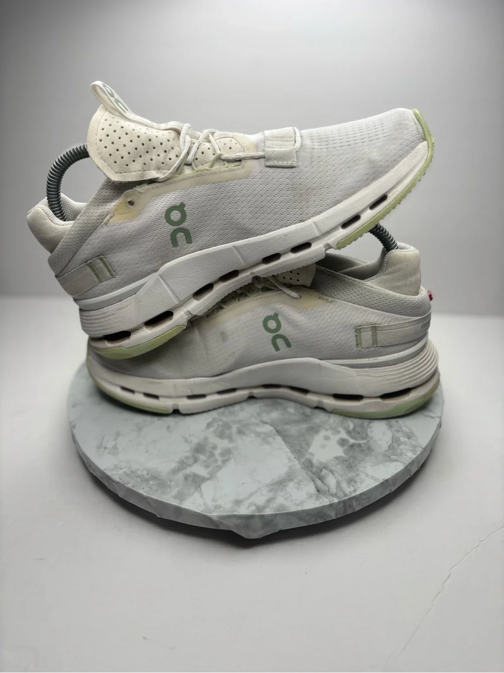 Size 8- On Cloudnova 2 casual sneakers feature light green
